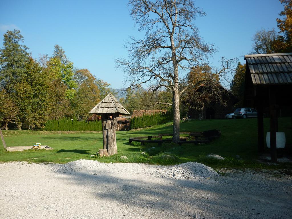 Hotel Gostisce Smuk à Križe Extérieur photo