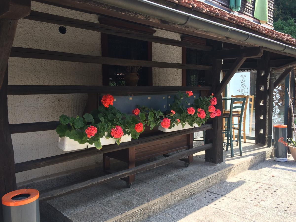 Hotel Gostisce Smuk à Križe Extérieur photo